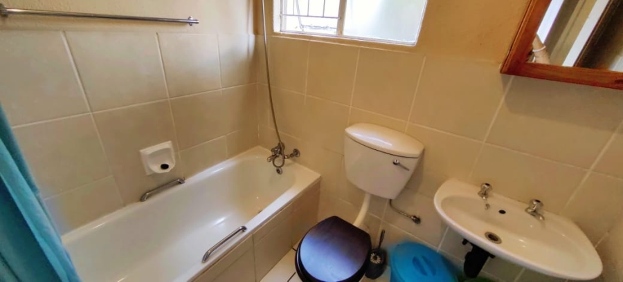 2 Bedroom Property for Sale in Kannoniers Park North West